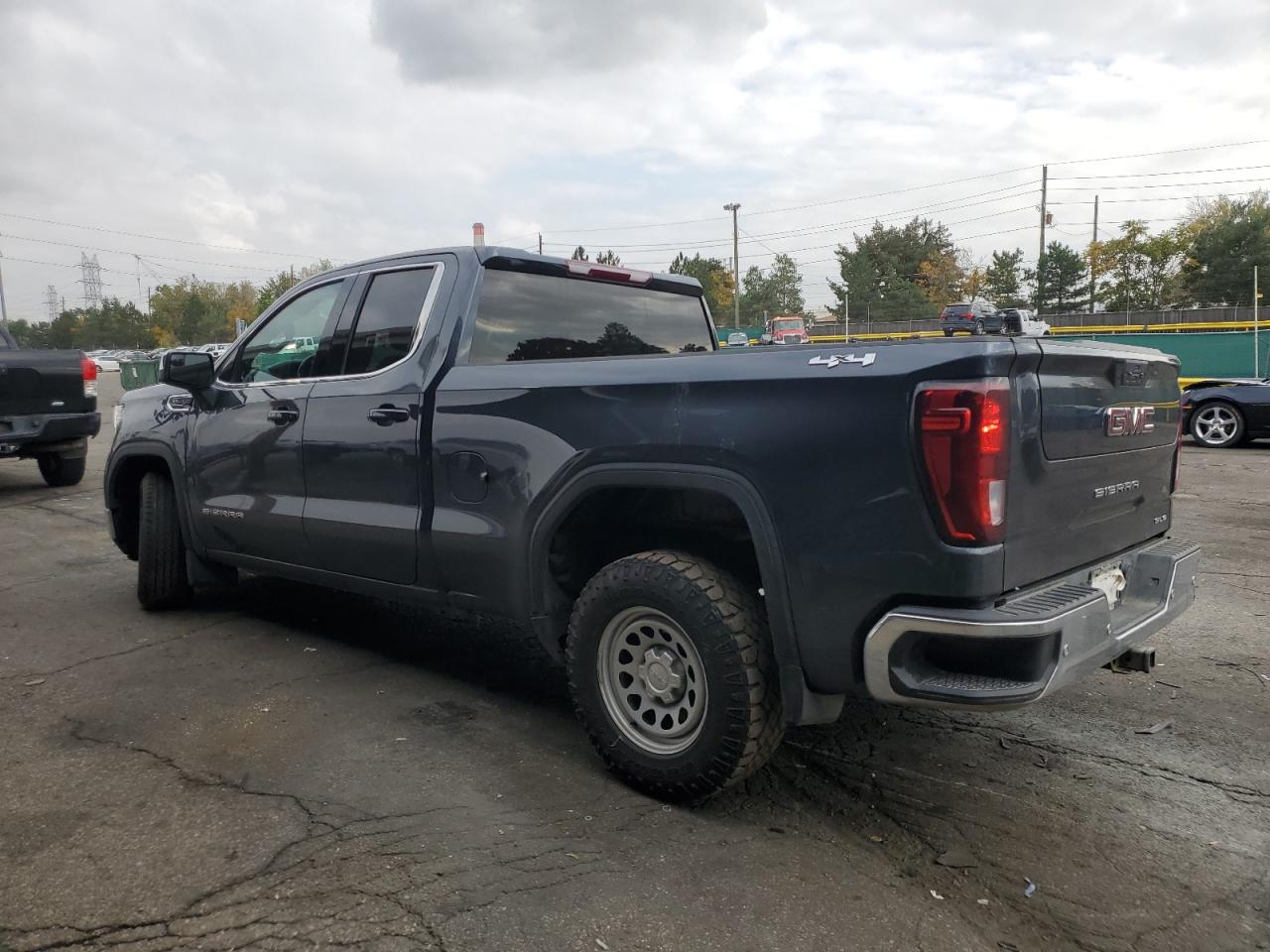 2022 GMC SIERRA LIMITED K1500 SLE photo 5