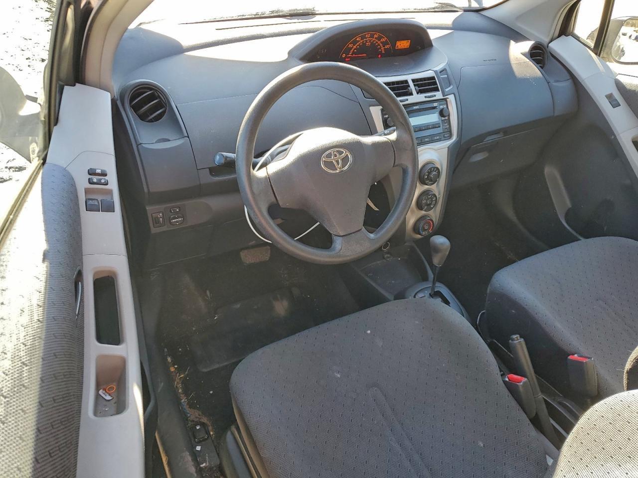 2010 TOYOTA YARIS photo 8