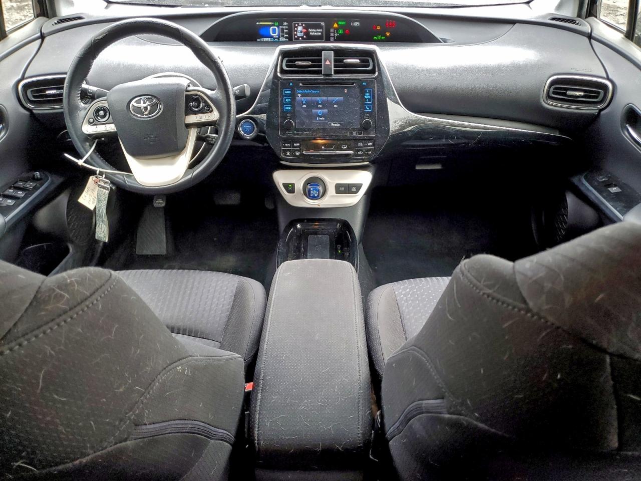 2017 TOYOTA PRIUS photo 8