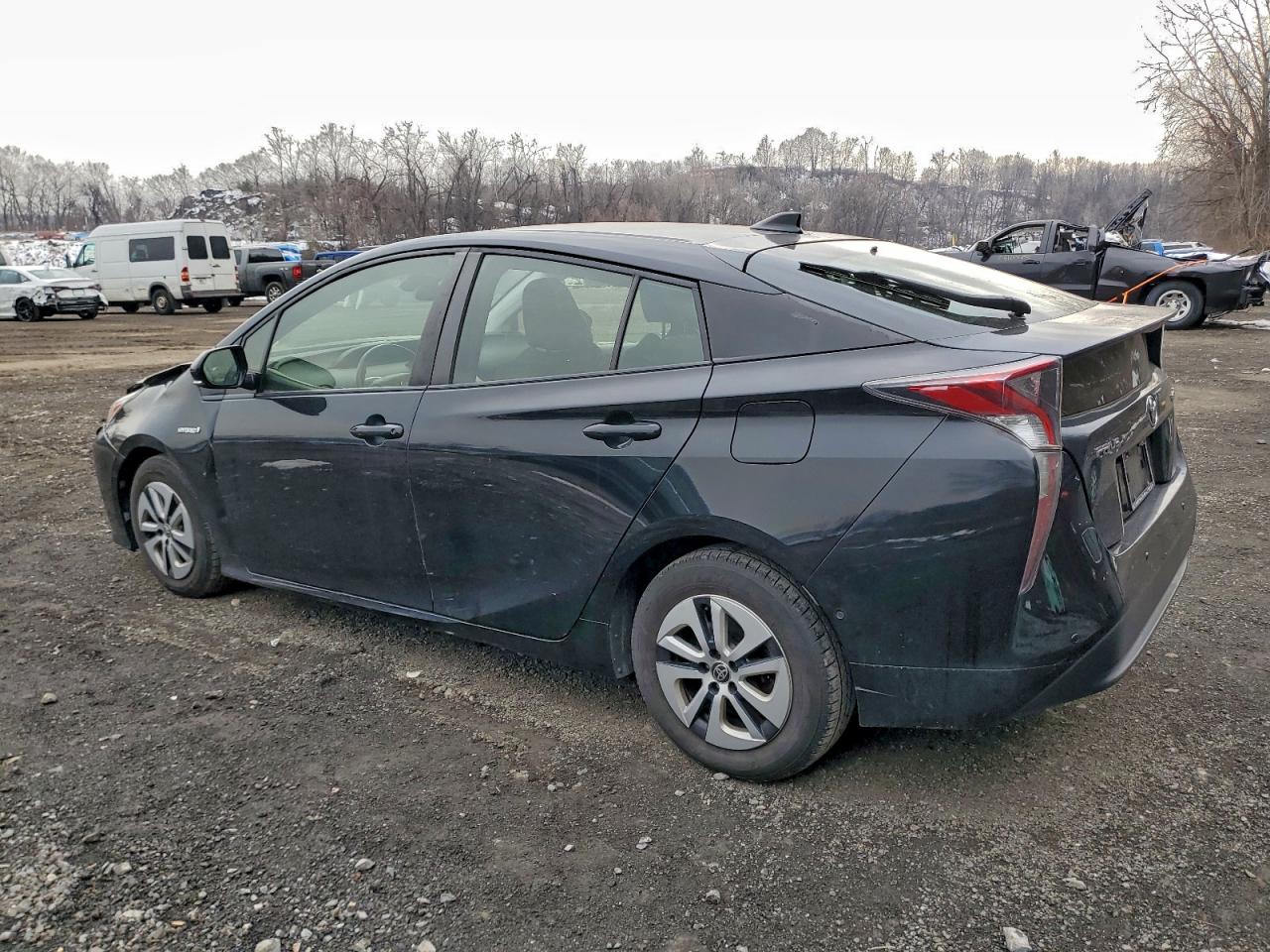 2017 TOYOTA PRIUS photo 2
