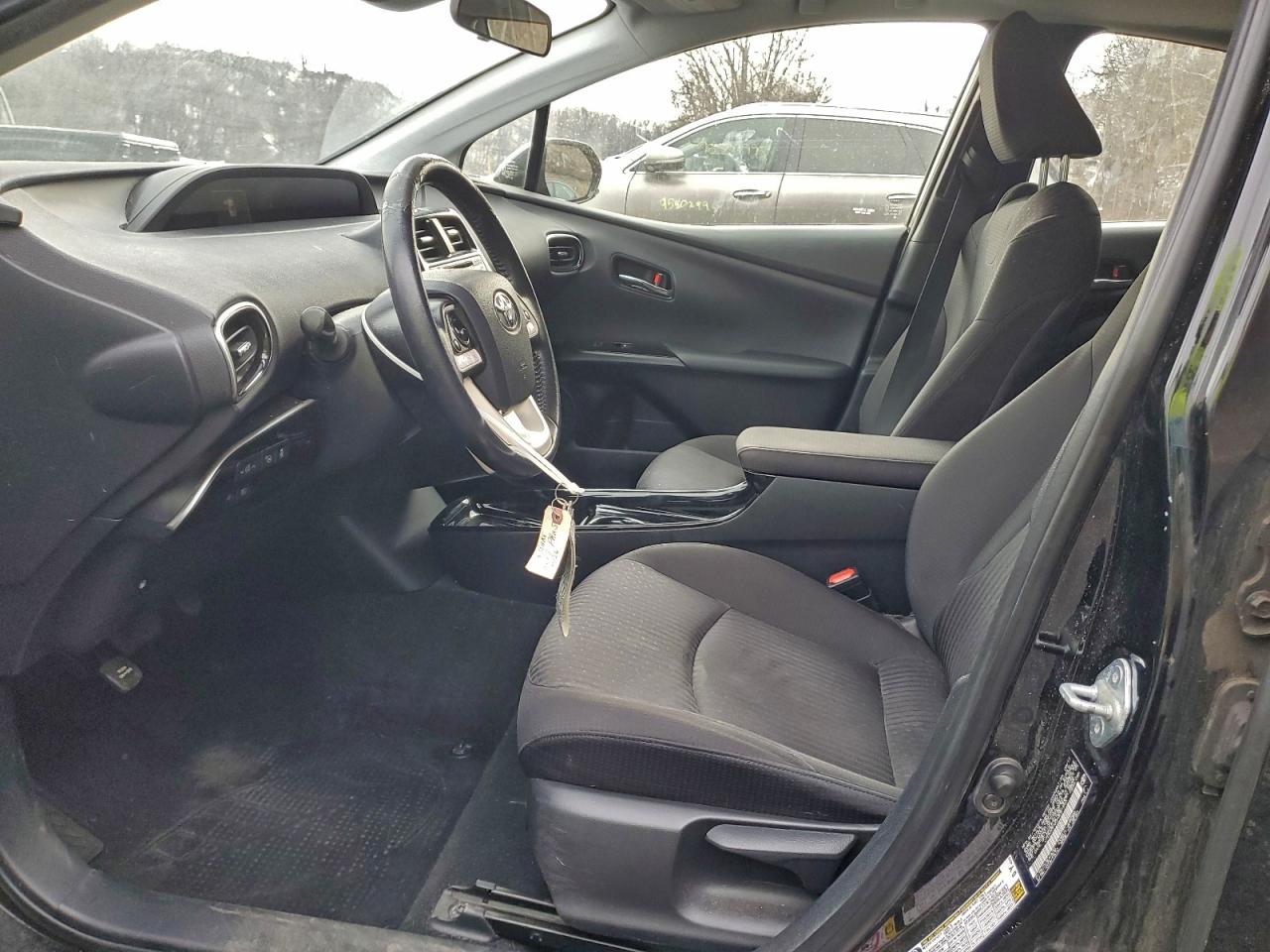2017 TOYOTA PRIUS photo 7