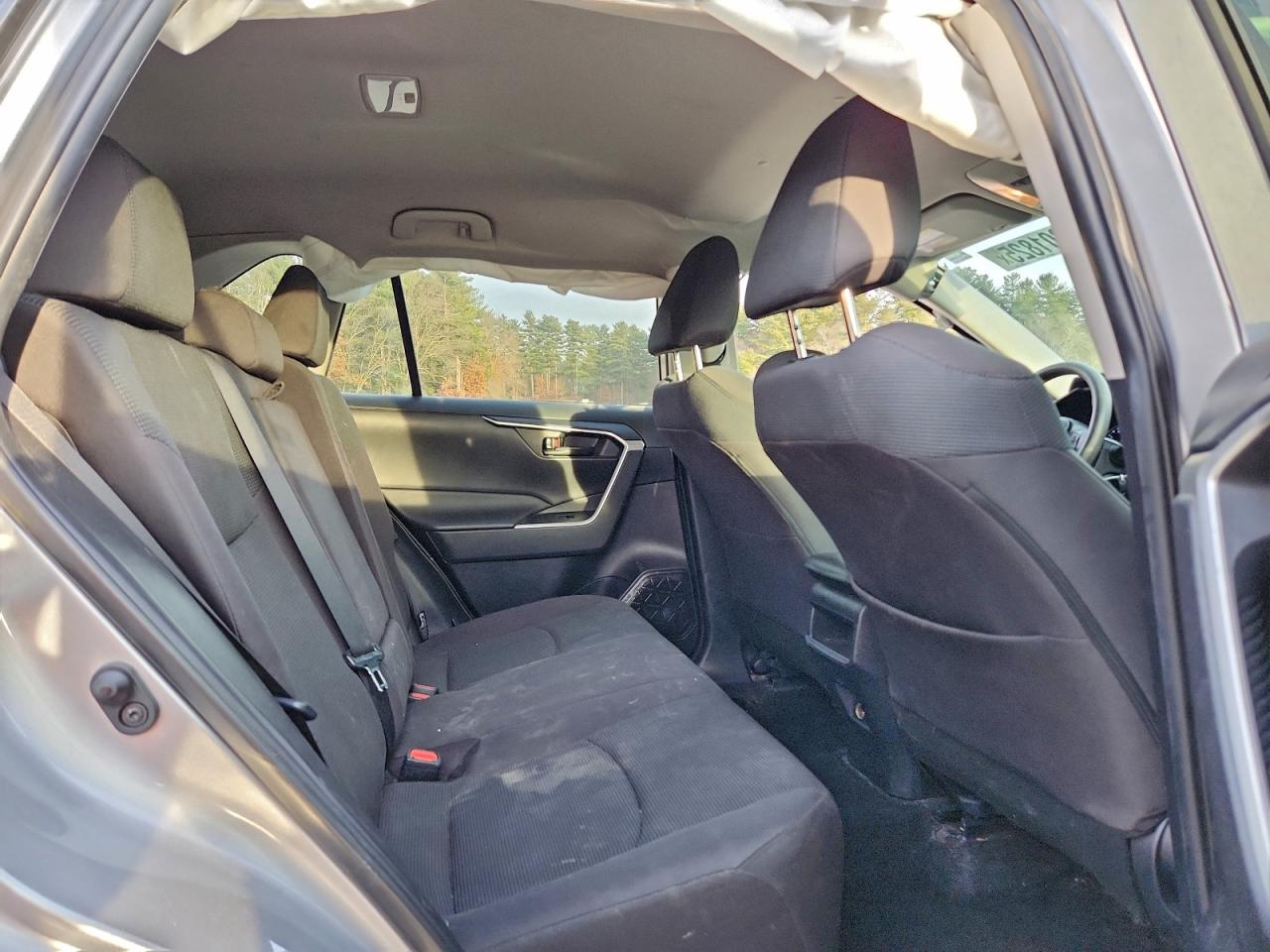 2021 TOYOTA RAV4 LE photo 11