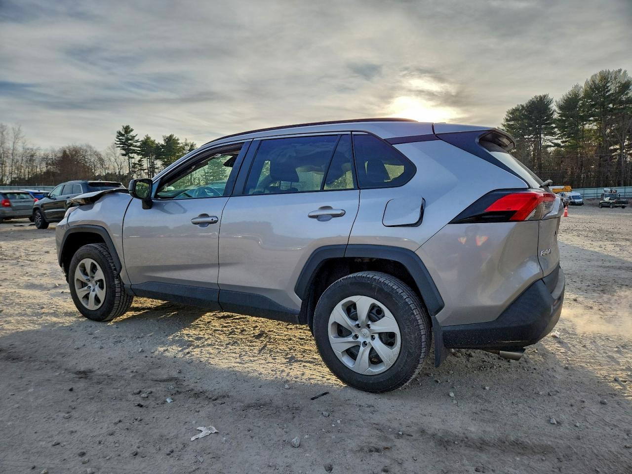 2021 TOYOTA RAV4 LE photo 2