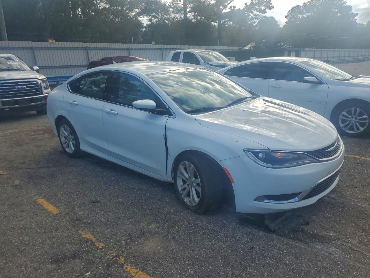 2015 CHRYSLER 200 LIMITED photo 4