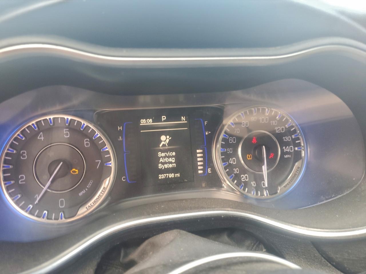 2015 CHRYSLER 200 LIMITED photo 9