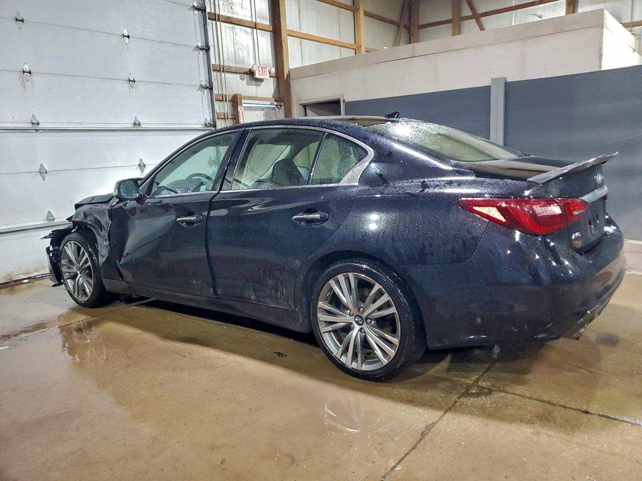 2018 INFINITI Q50 LUXE photo 2