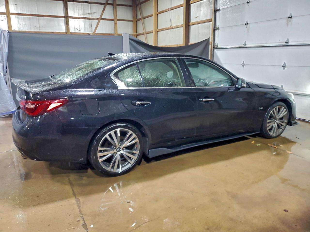2018 INFINITI Q50 LUXE photo 3