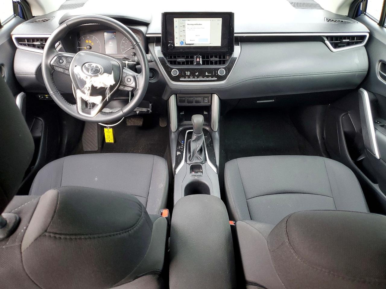 2025 TOYOTA COROLLA CROSS LE photo 8