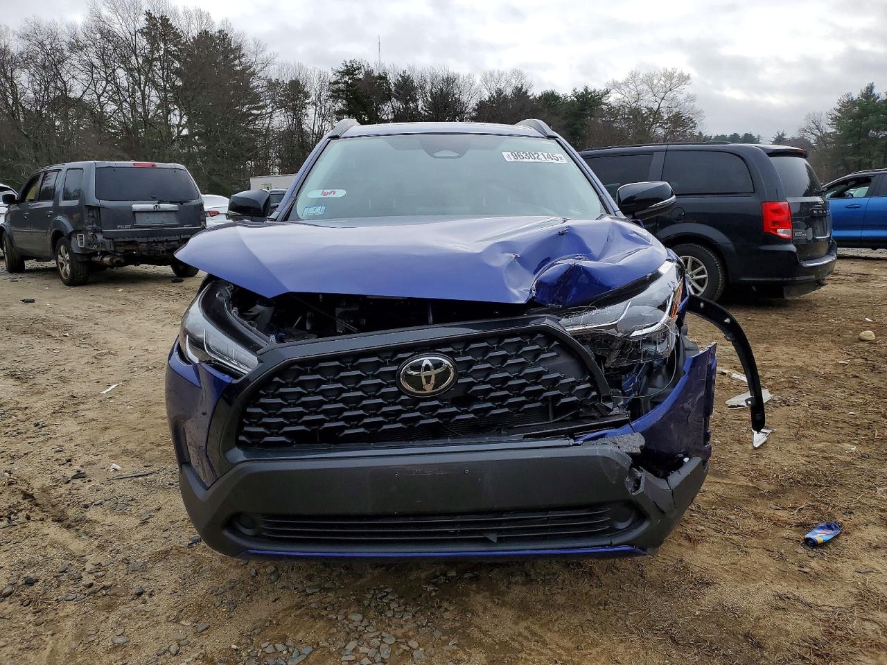 2025 TOYOTA COROLLA CROSS LE photo 5