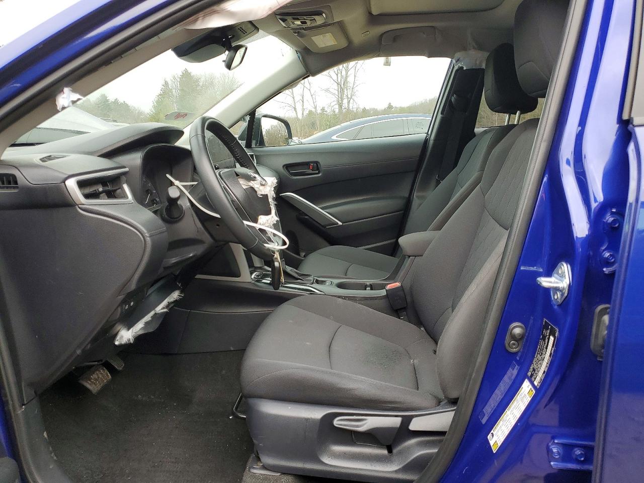 2025 TOYOTA COROLLA CROSS LE photo 7