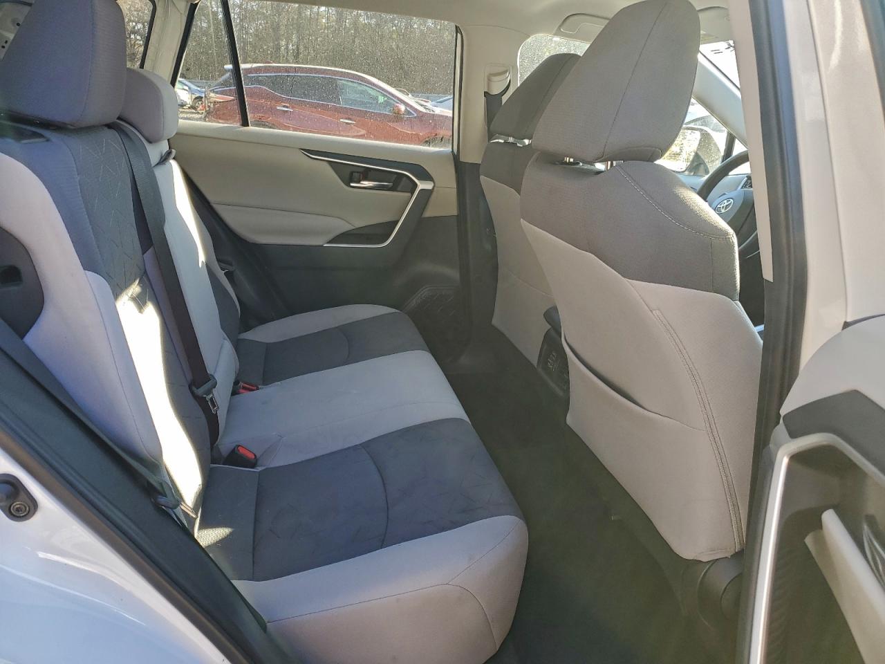 2021 TOYOTA RAV4 XLE photo 11
