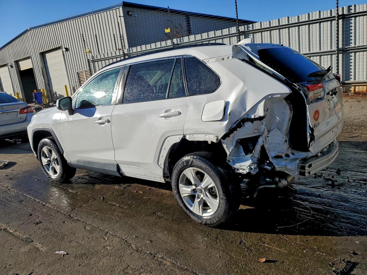 2021 TOYOTA RAV4 XLE photo 2