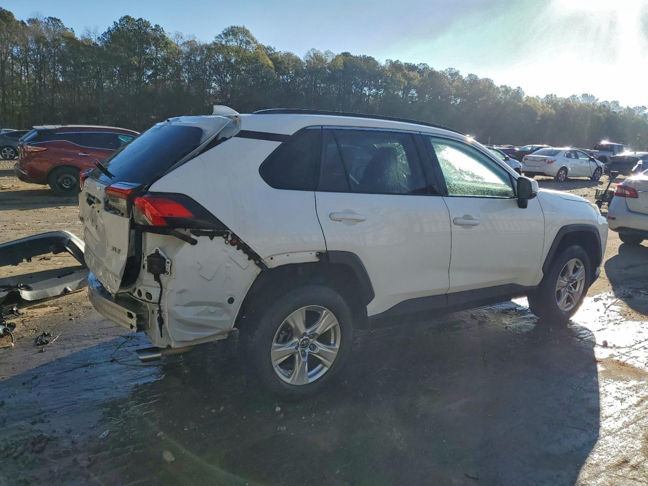 2021 TOYOTA RAV4 XLE photo 3