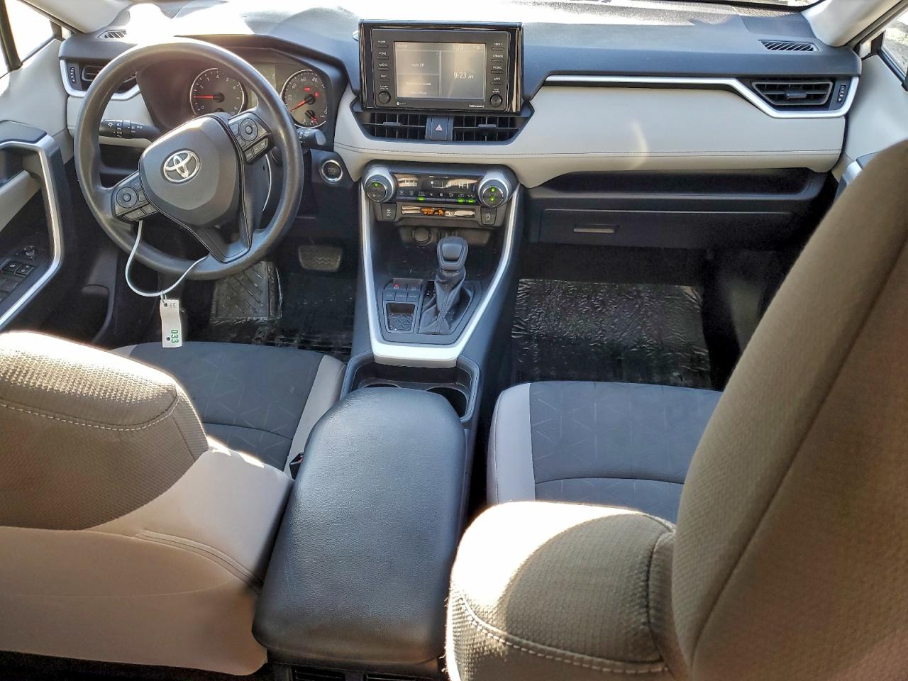 2021 TOYOTA RAV4 XLE photo 8