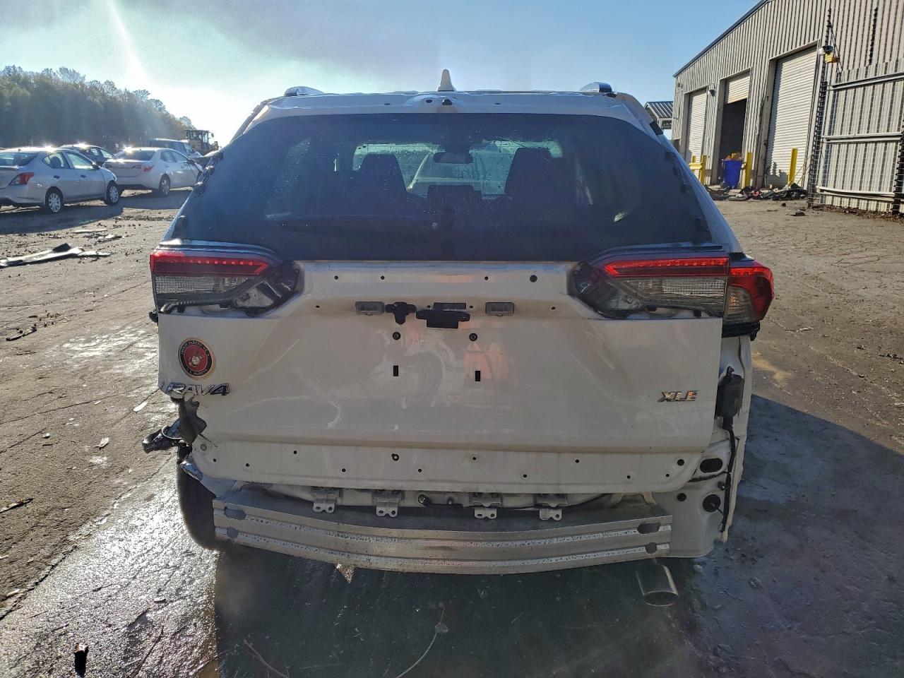 2021 TOYOTA RAV4 XLE photo 6