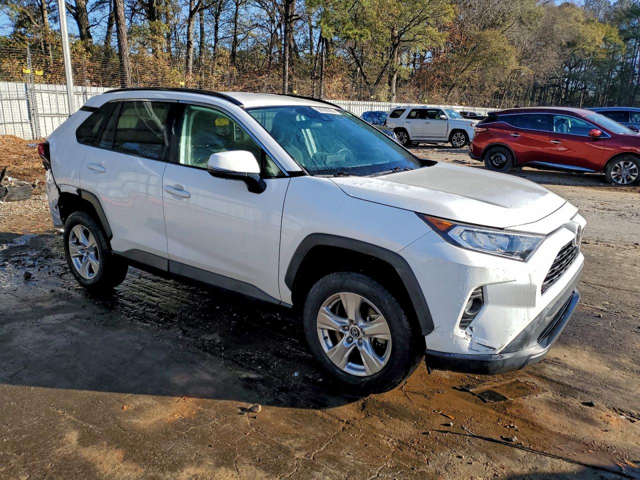 2021 TOYOTA RAV4 XLE photo 4