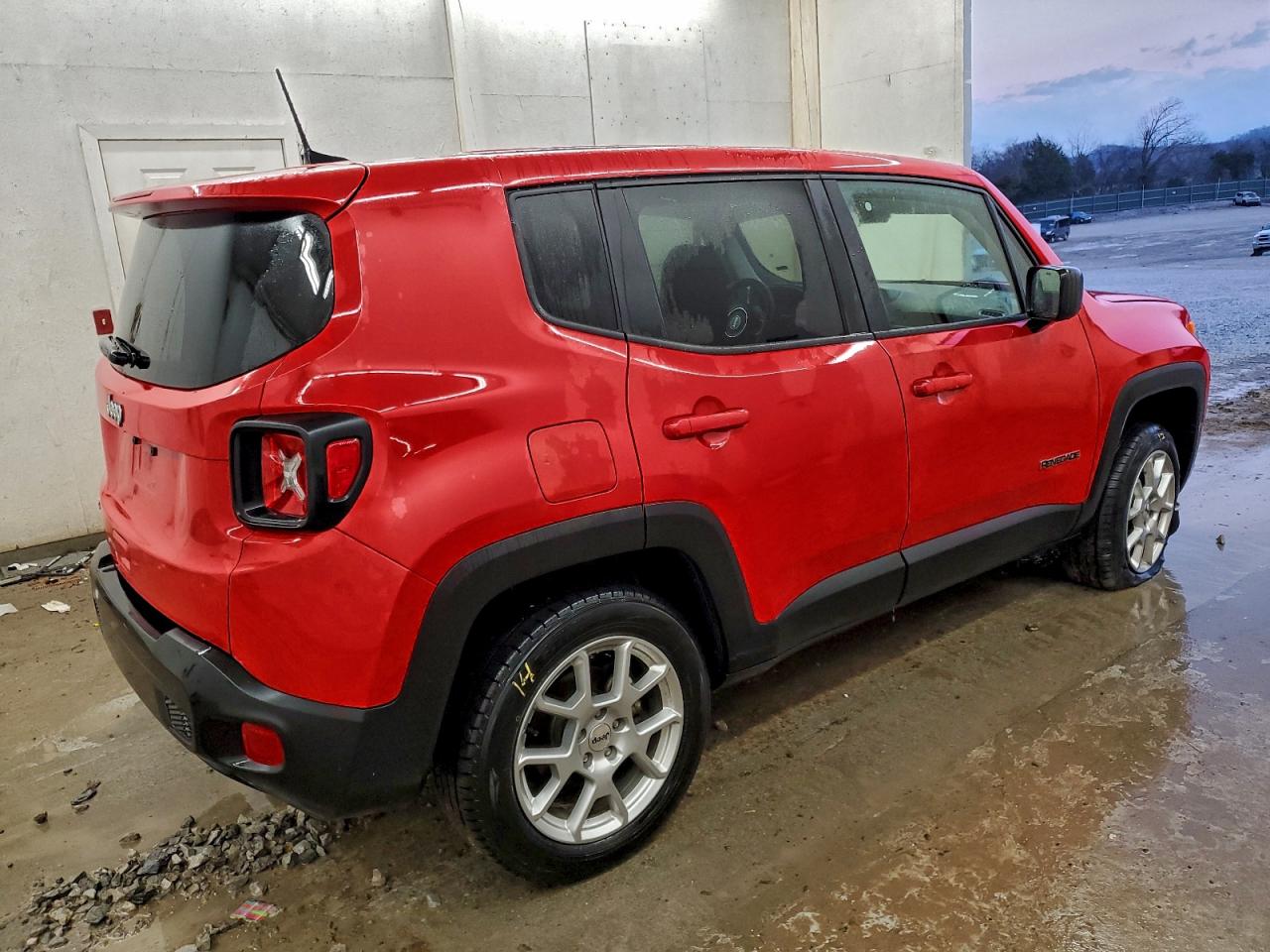2023 JEEP RENEGADE LATITUDE photo 3