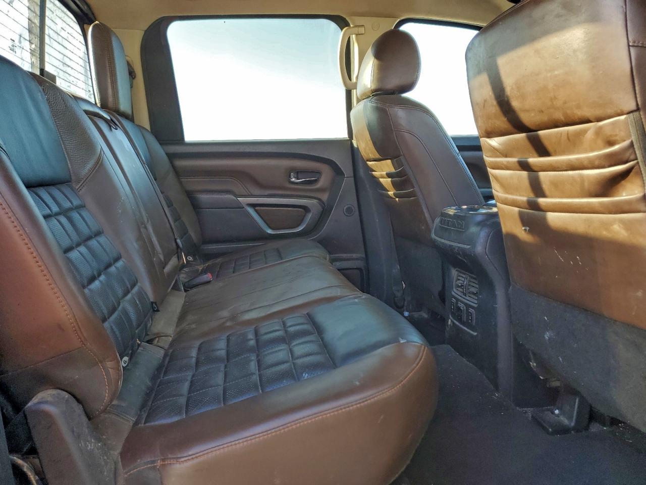 2016 NISSAN TITAN XD SL photo 10