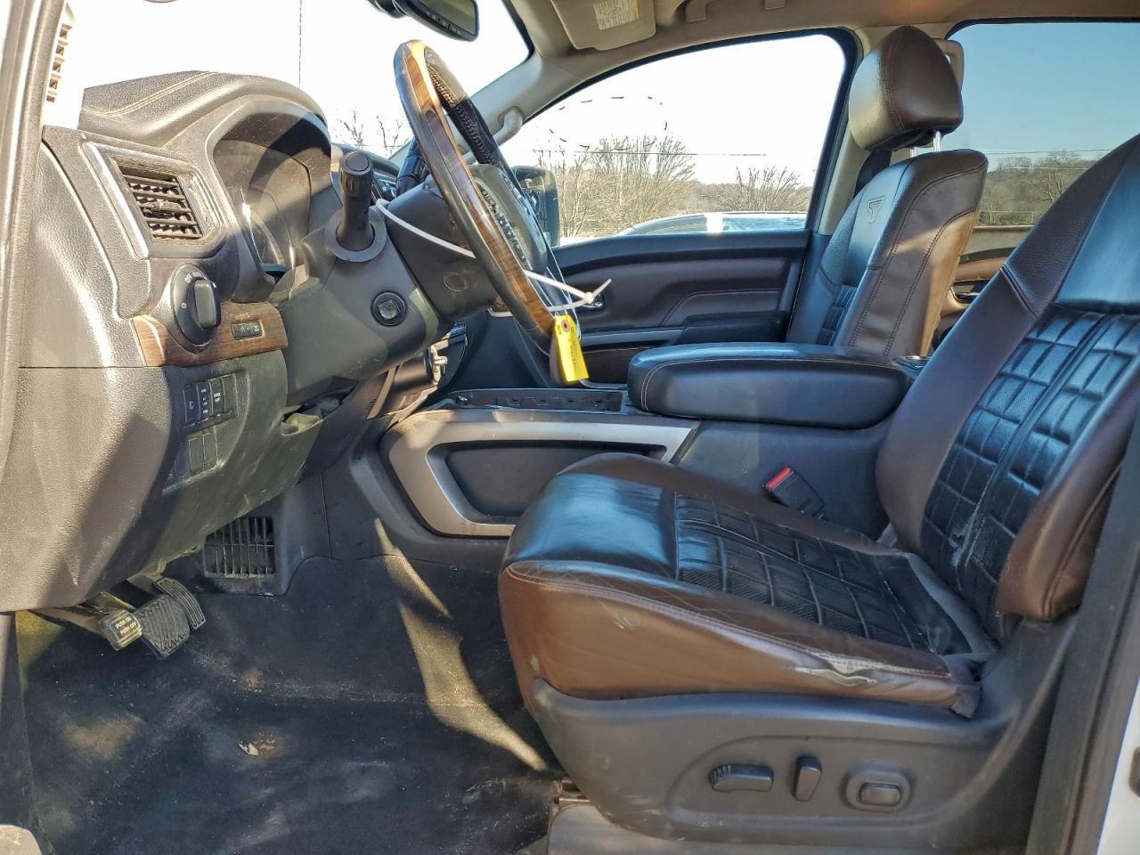 2016 NISSAN TITAN XD SL photo 7