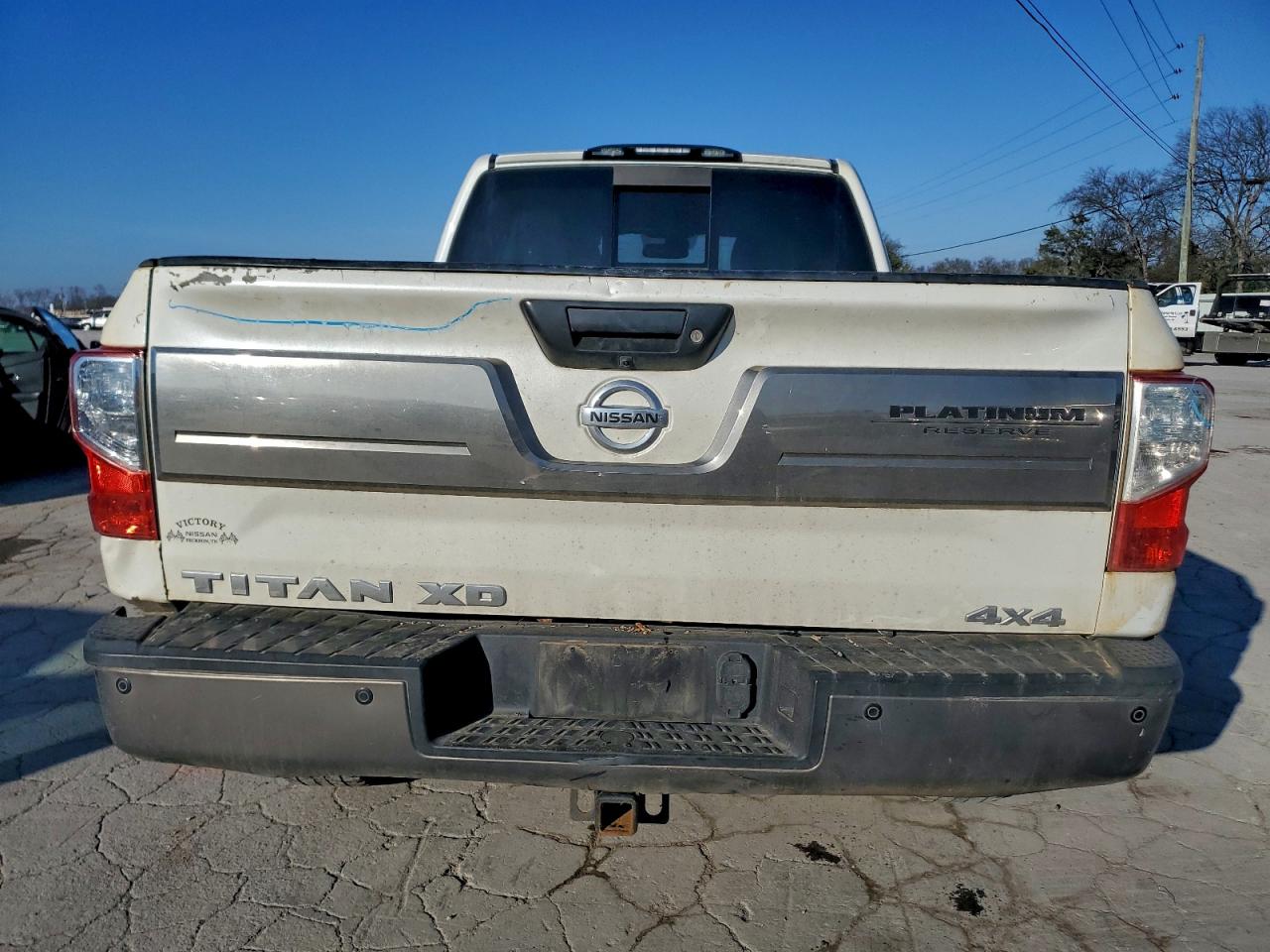 2016 NISSAN TITAN XD SL photo 6