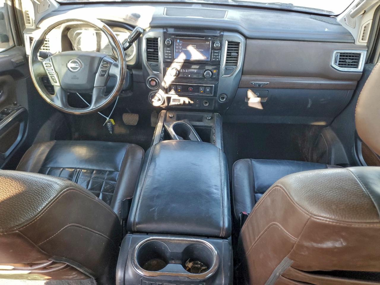 2016 NISSAN TITAN XD SL photo 8