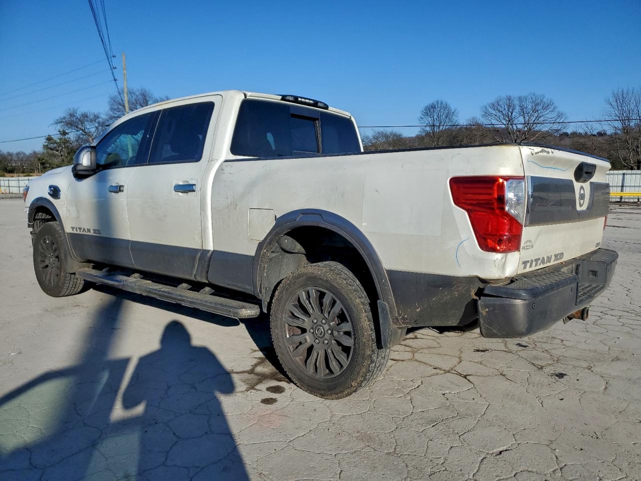 2016 NISSAN TITAN XD SL photo 2