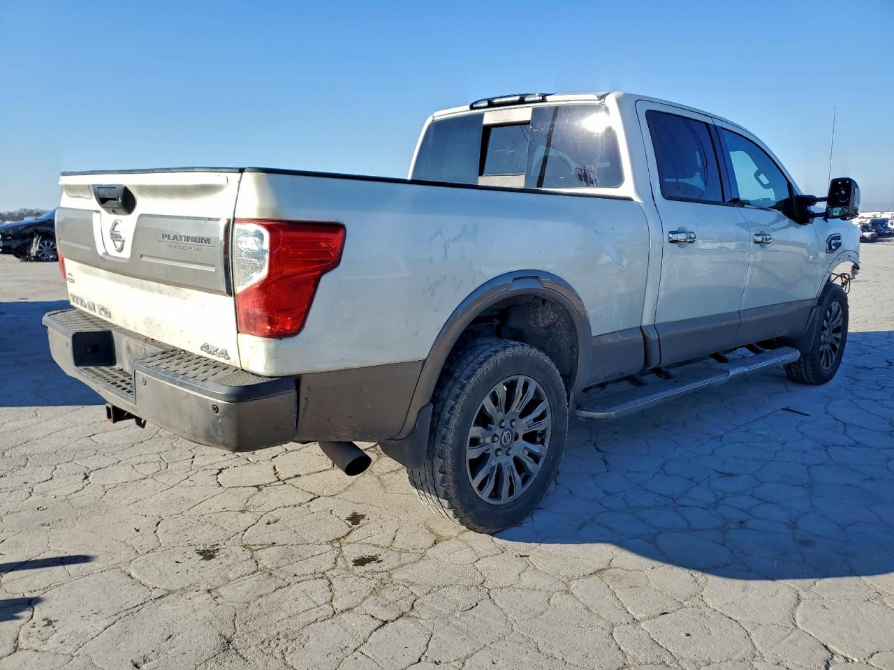 2016 NISSAN TITAN XD SL photo 3
