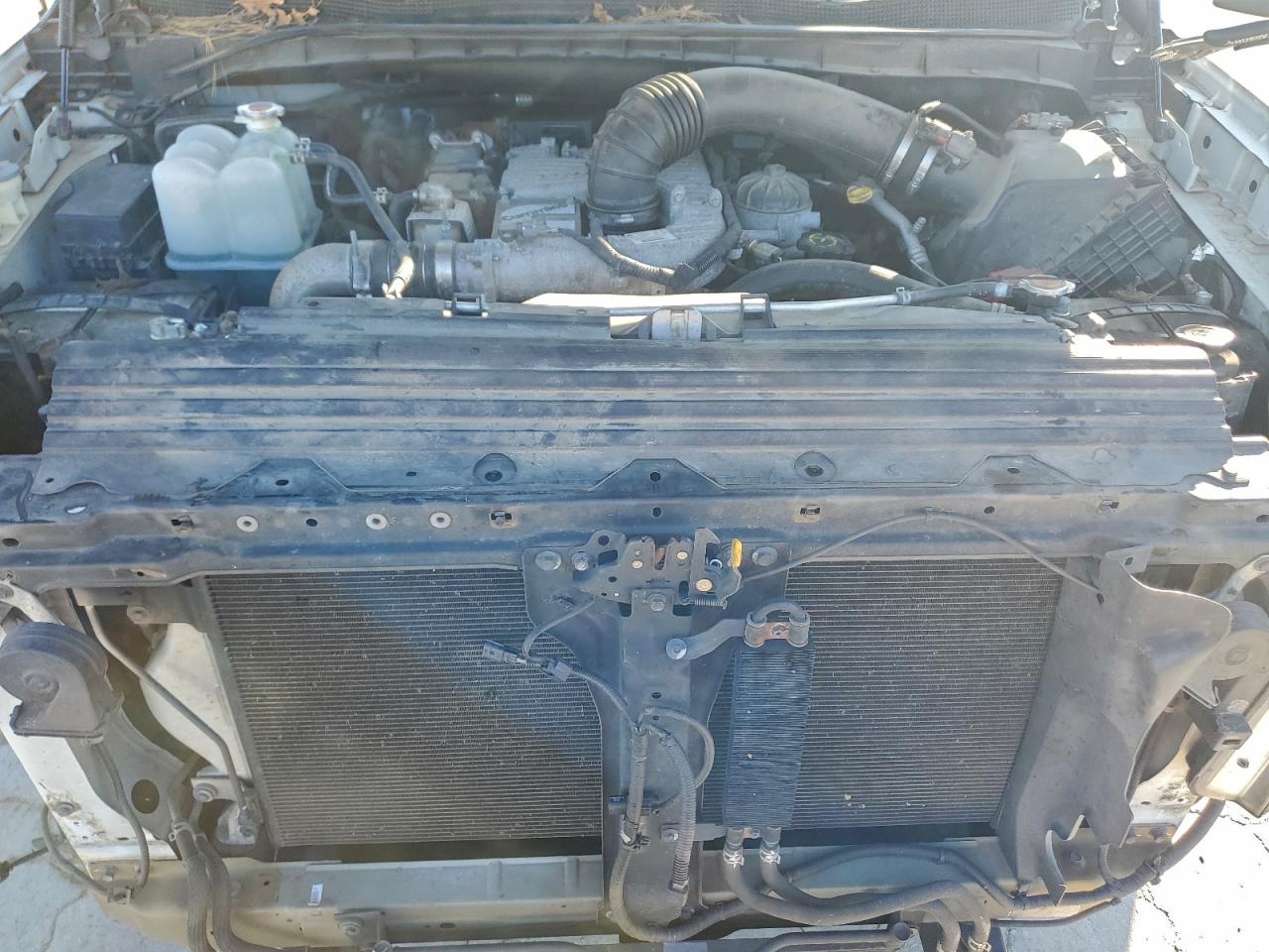 2016 NISSAN TITAN XD SL photo 11