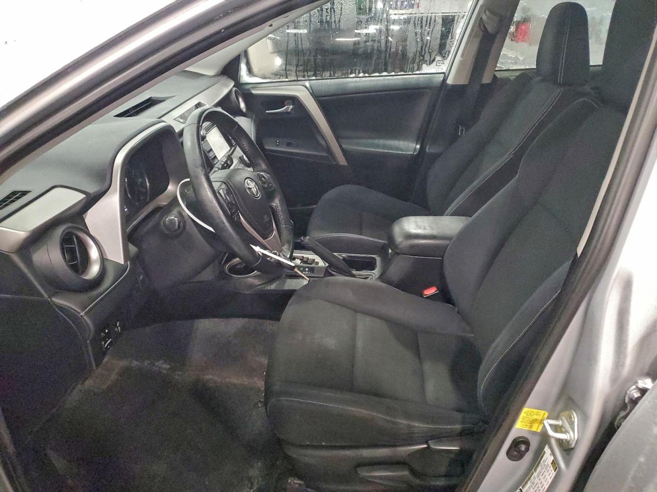 2016 TOYOTA RAV4 XLE photo 7