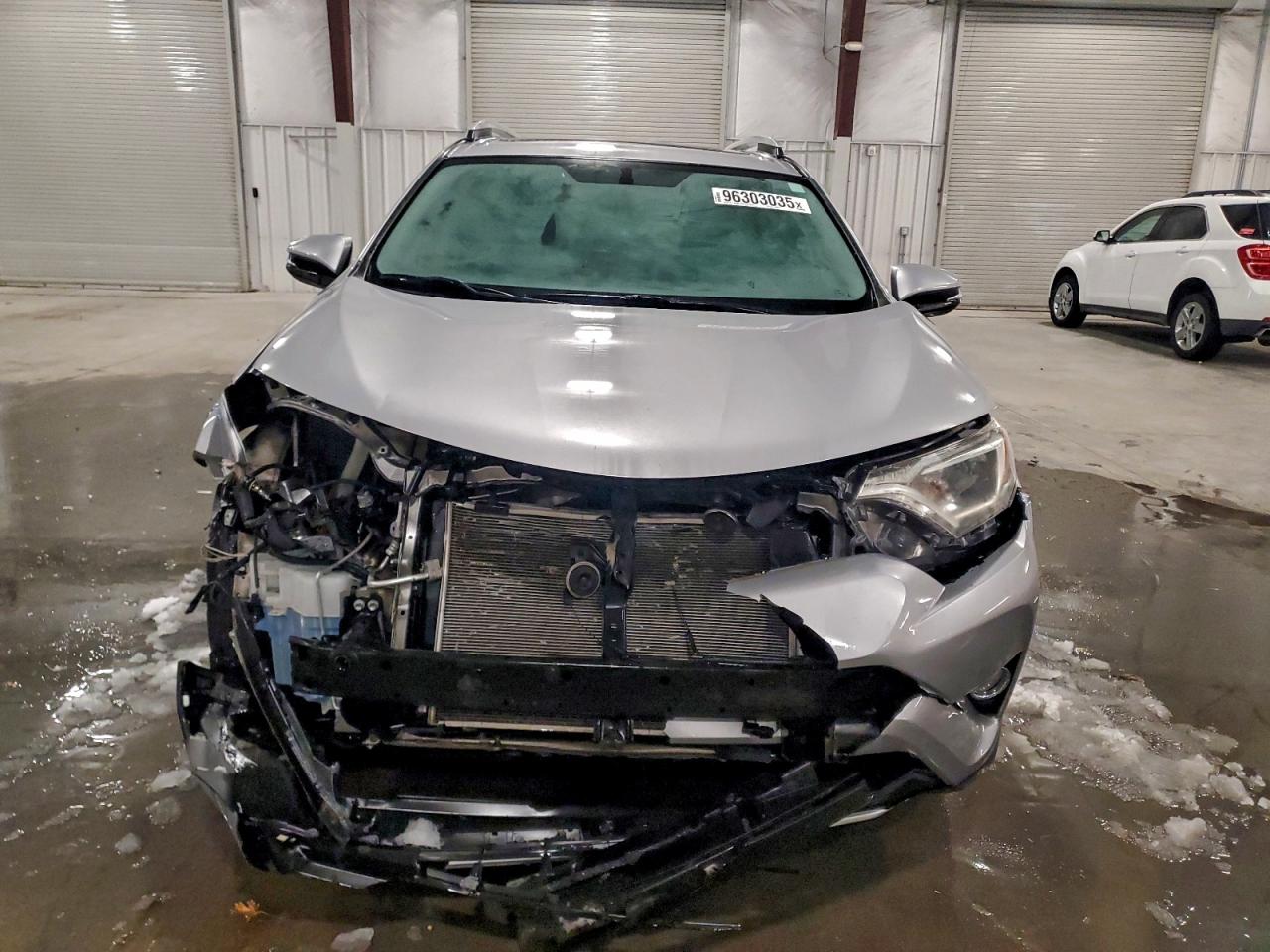 2016 TOYOTA RAV4 XLE photo 5