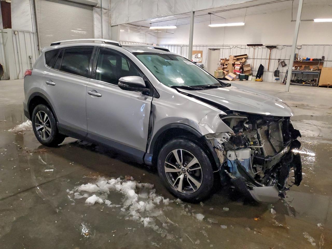 2016 TOYOTA RAV4 XLE photo 4