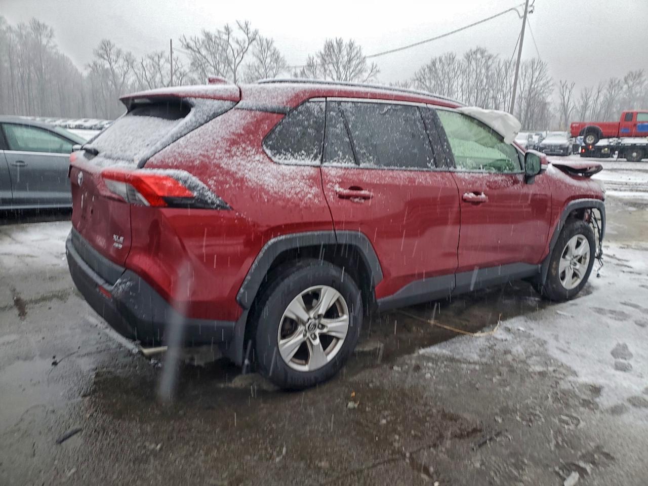 2019 TOYOTA RAV4 XLE photo 3