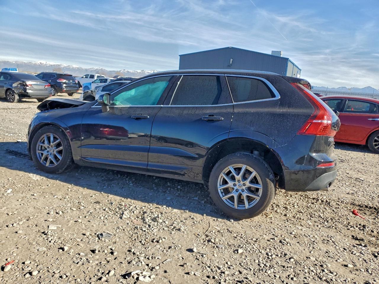 2021 VOLVO XC60 T5 MOMENTUM photo 2