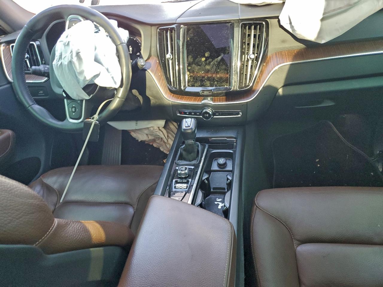 2021 VOLVO XC60 T5 MOMENTUM photo 8