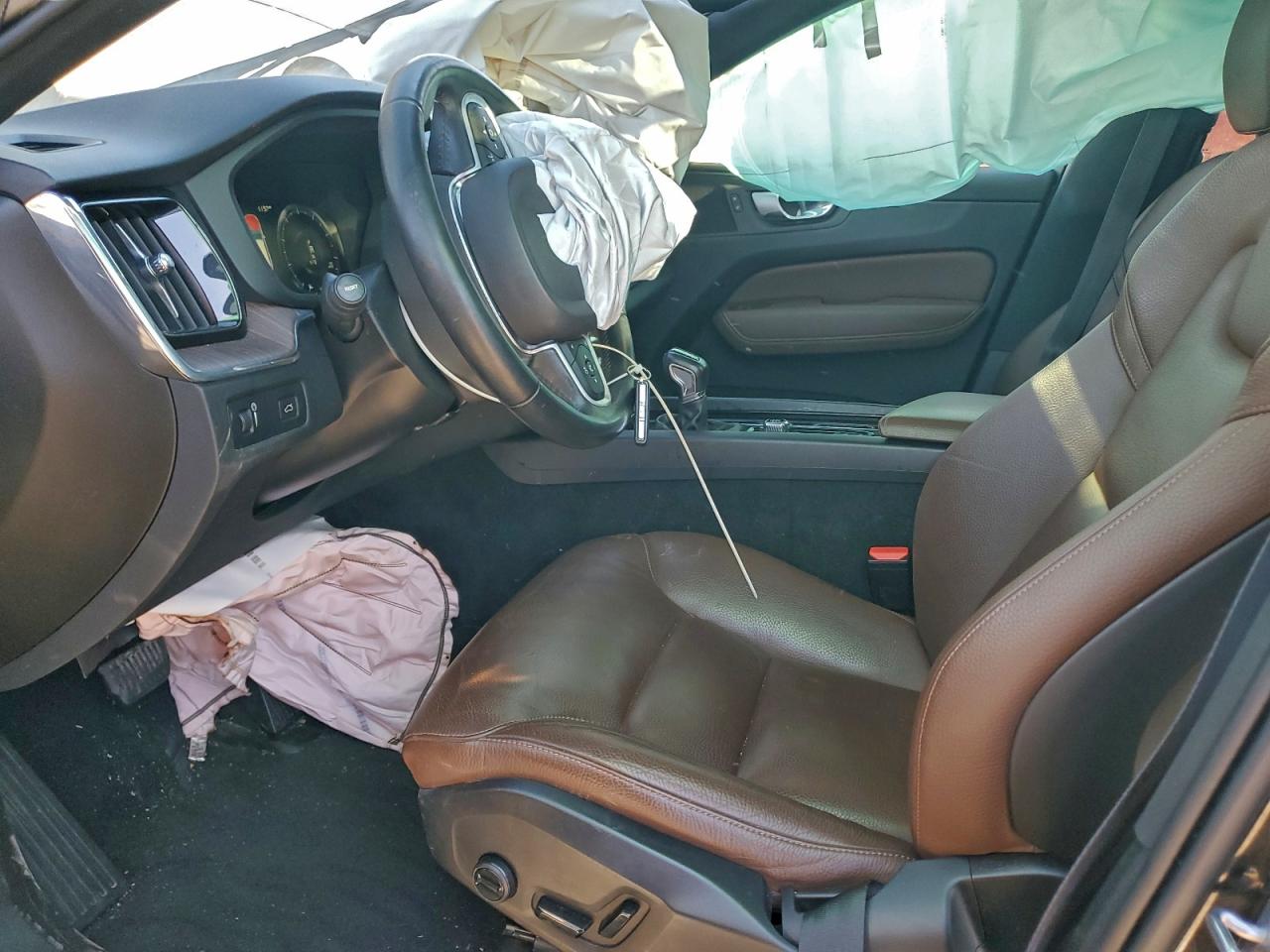 2021 VOLVO XC60 T5 MOMENTUM photo 7