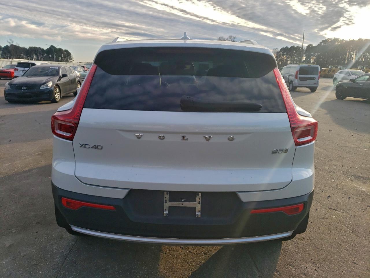 2024 VOLVO XC40 PLUS photo 6