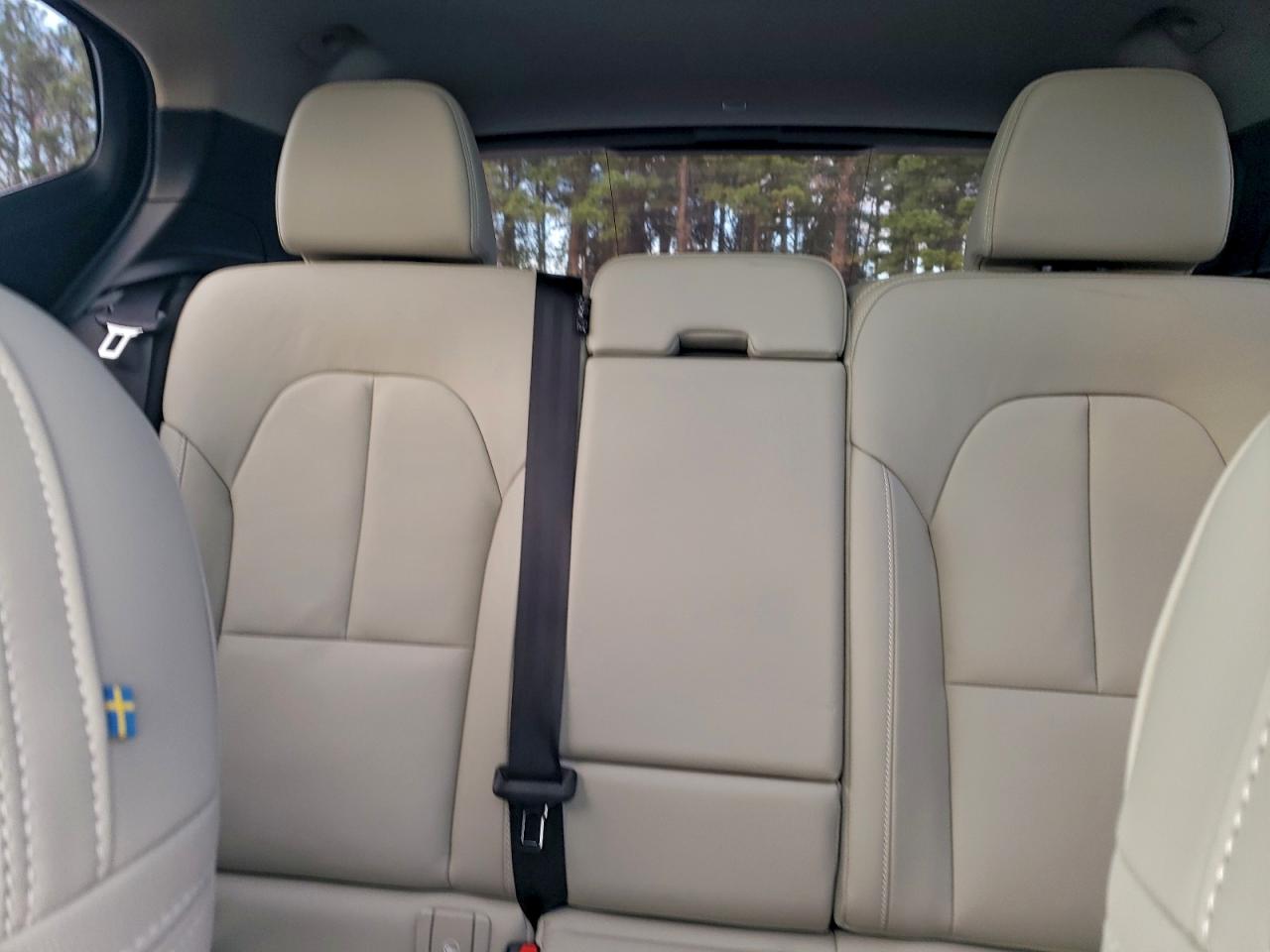 2024 VOLVO XC40 PLUS photo 10