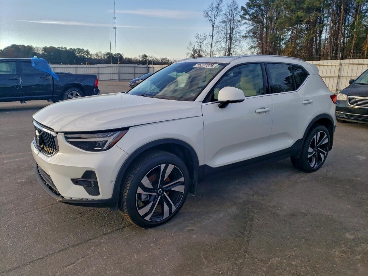2024 VOLVO XC40