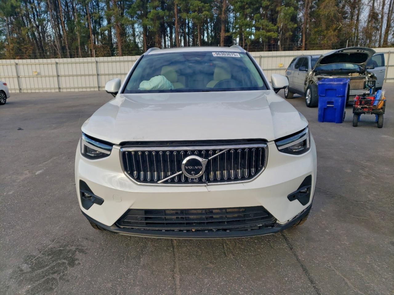 2024 VOLVO XC40 PLUS photo 5