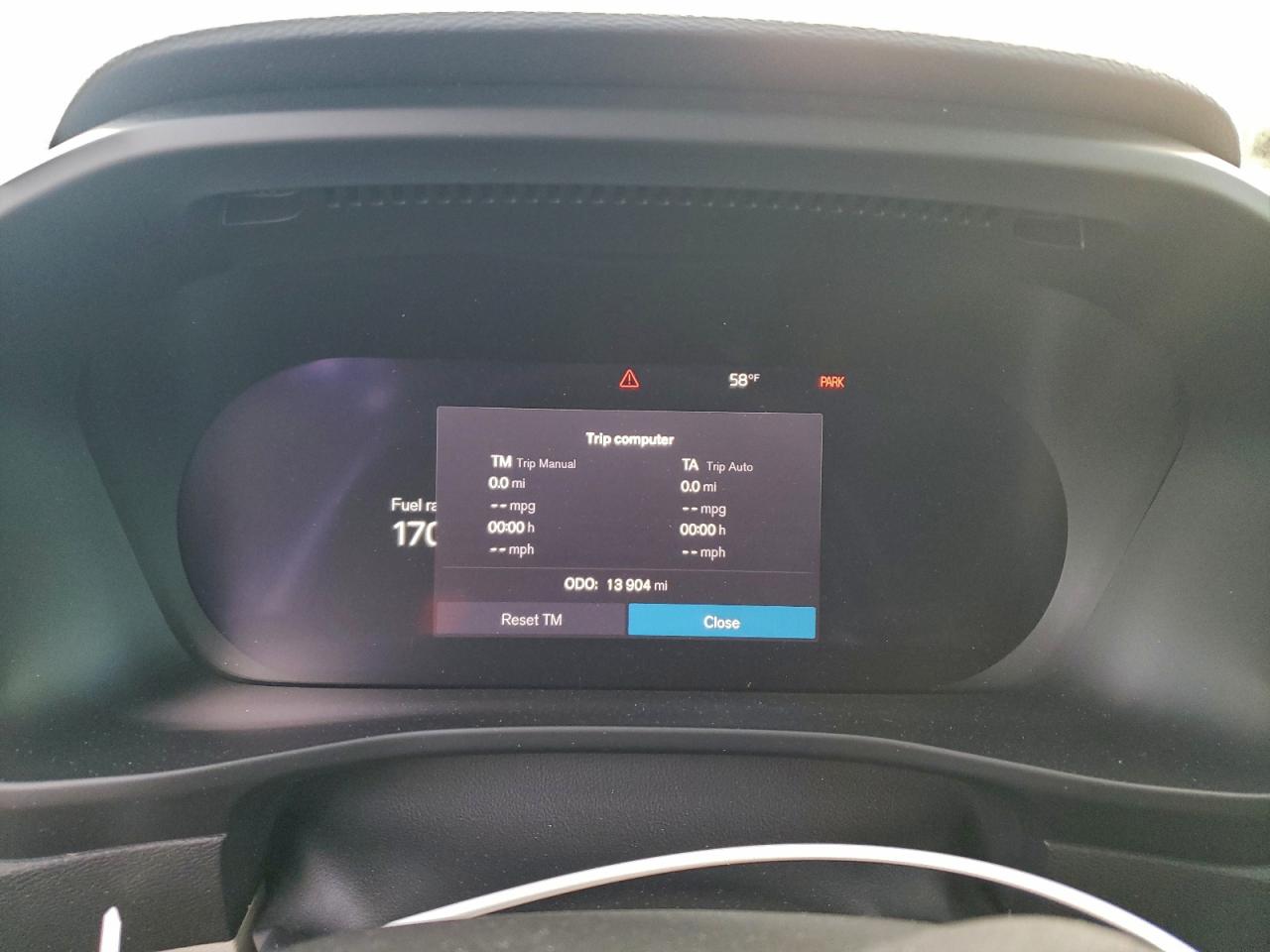 2024 VOLVO XC40 PLUS photo 9