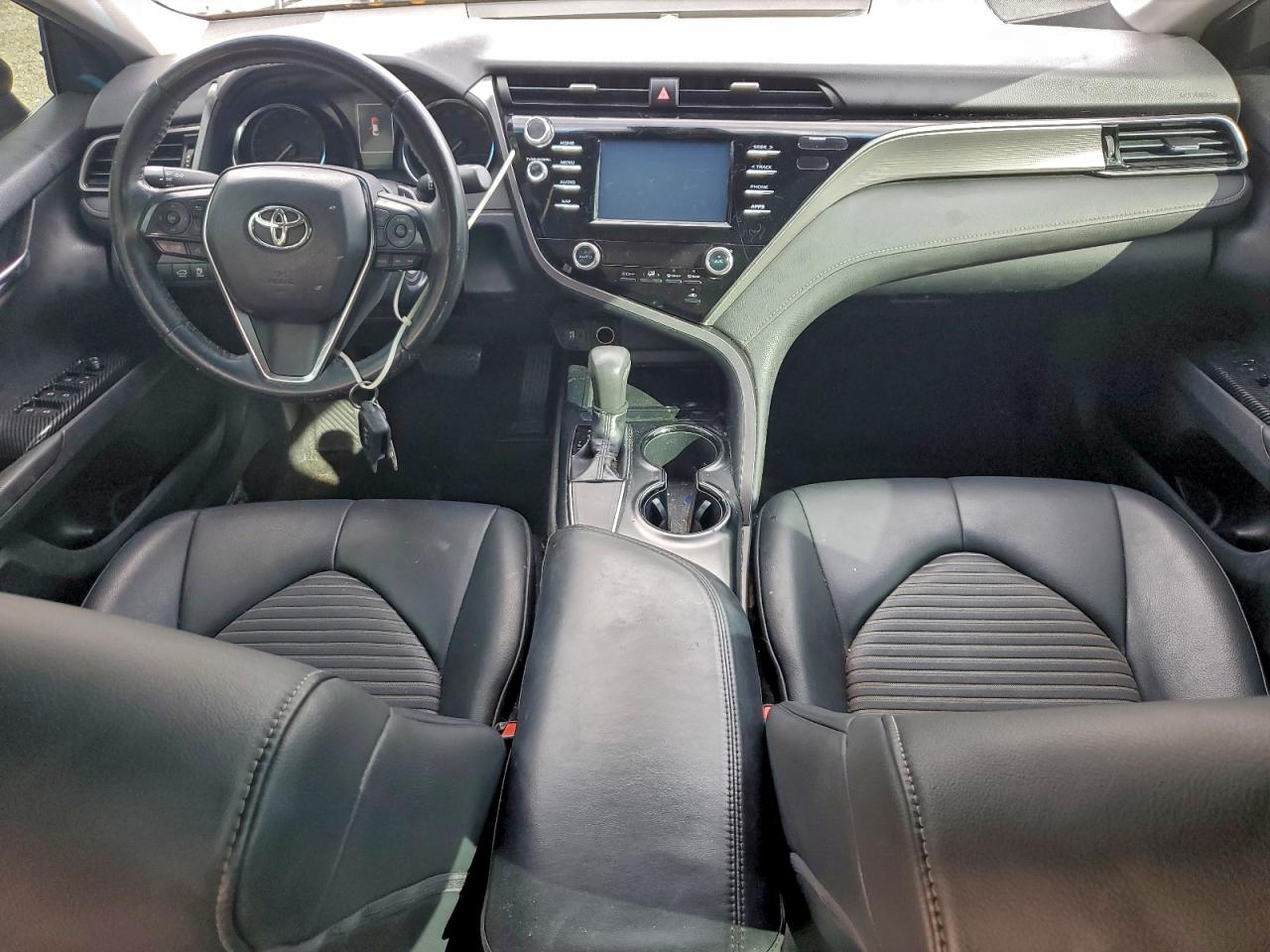 2019 TOYOTA CAMRY L photo 8
