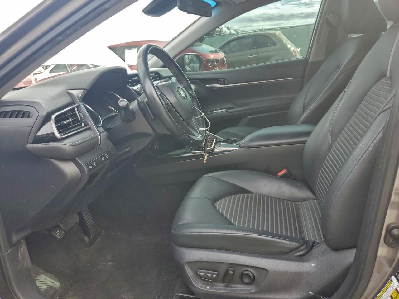 2019 TOYOTA CAMRY L photo 7