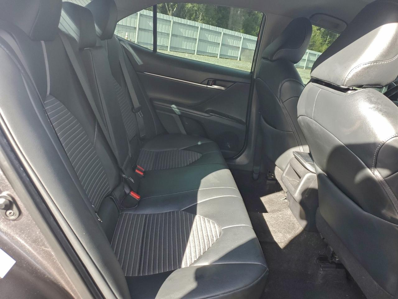 2019 TOYOTA CAMRY L photo 10