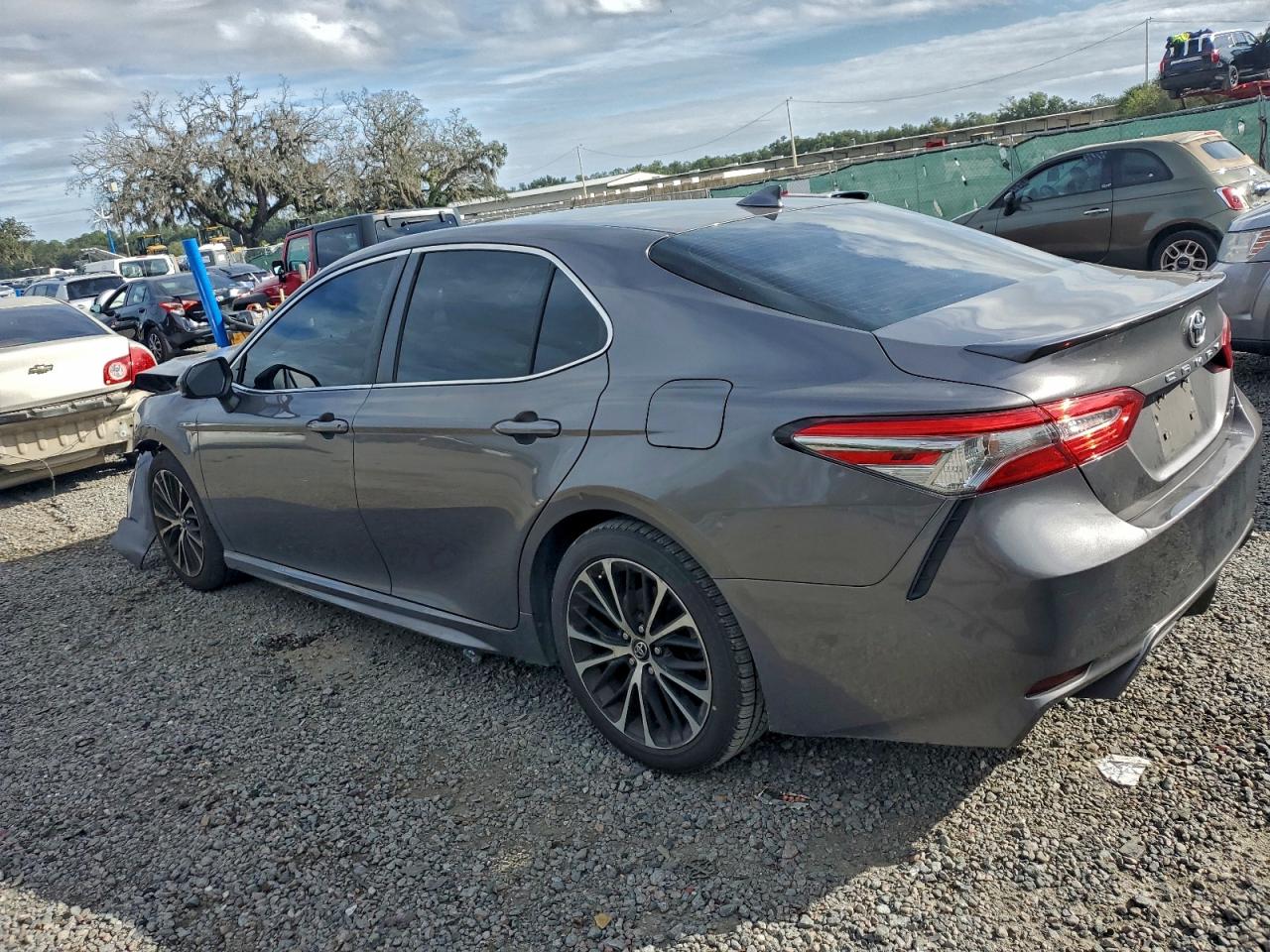2019 TOYOTA CAMRY L photo 2