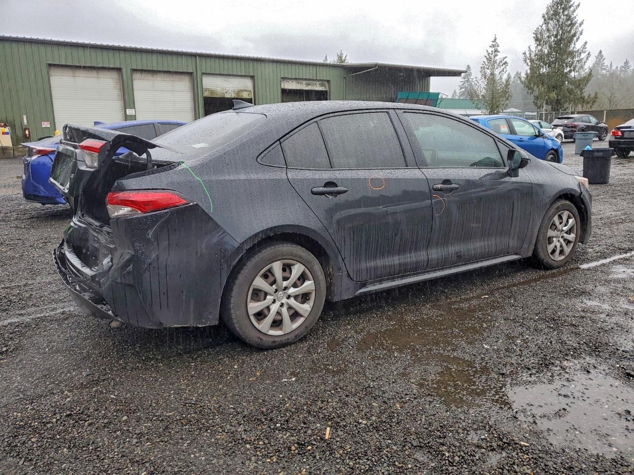 2021 TOYOTA COROLLA LE photo 3