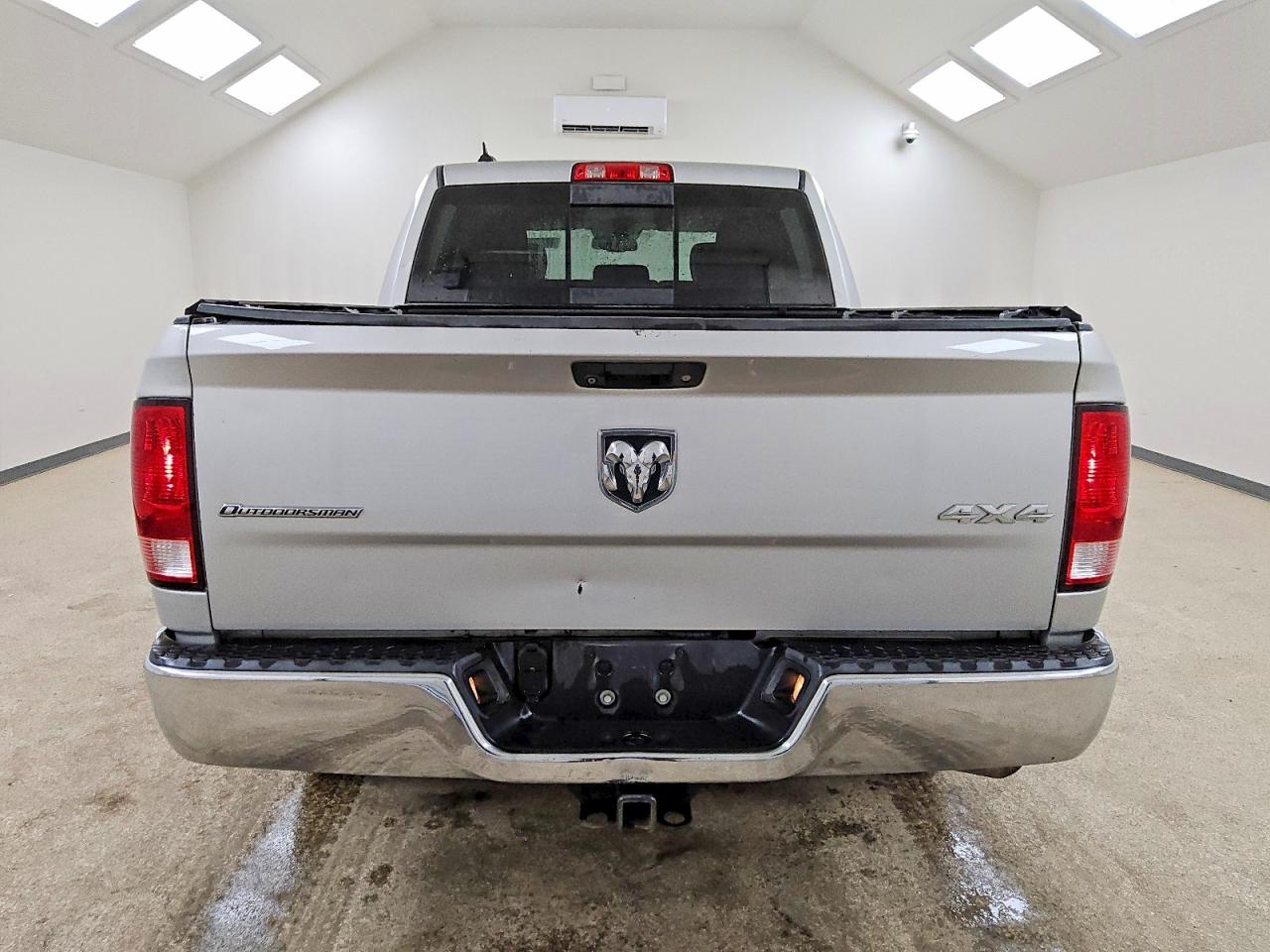 2016 RAM 1500 SLT photo 11