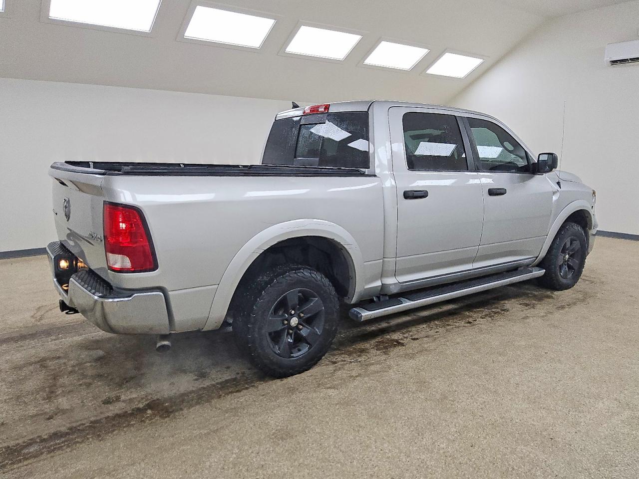 2016 RAM 1500 SLT photo 5