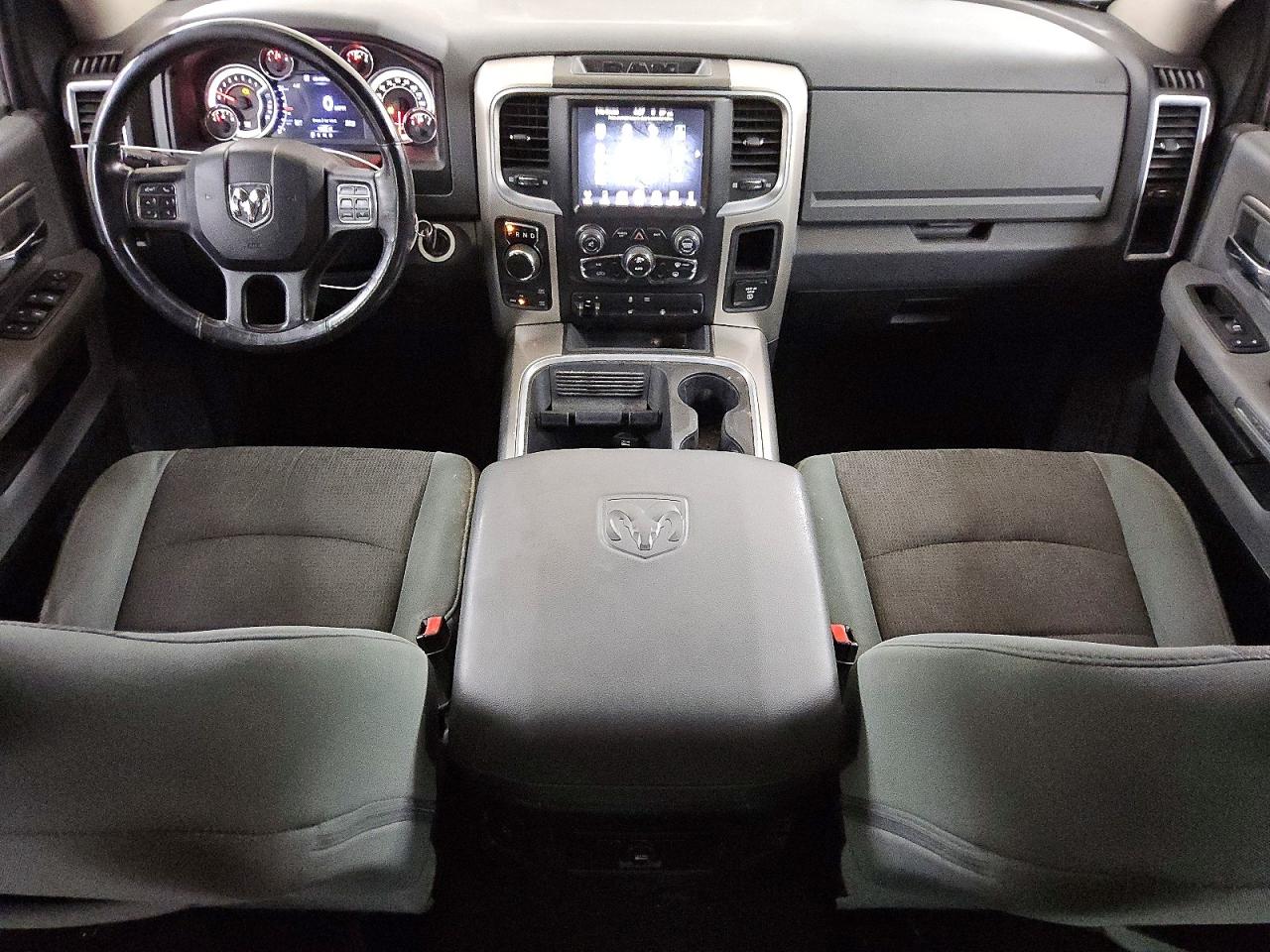 2016 RAM 1500 SLT photo 15
