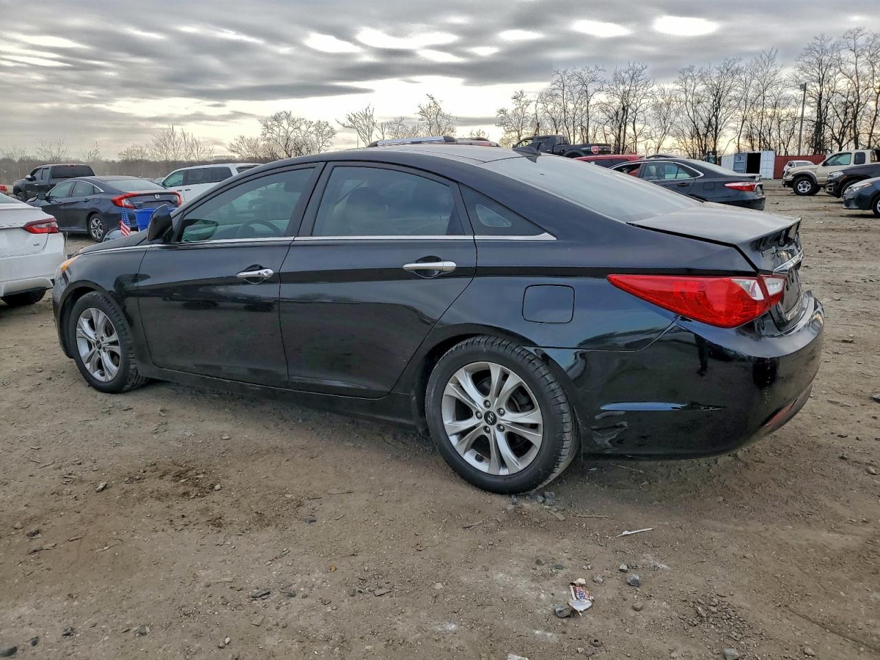2013 HYUNDAI SONATA SE photo 2