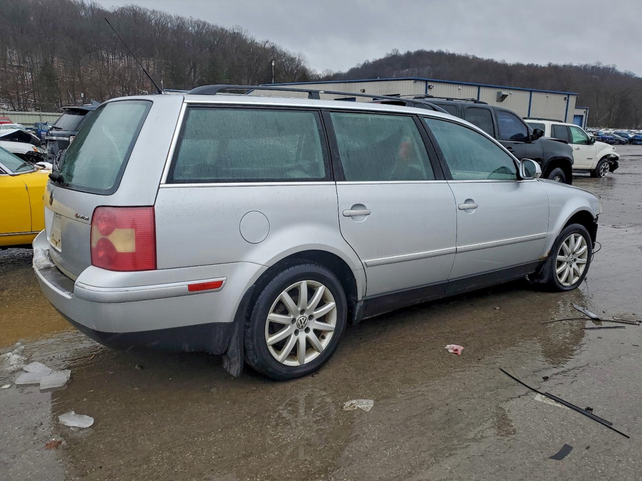 2004 VOLKSWAGEN PASSAT GLS photo 3